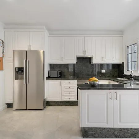 Вілла Marbella-private Heated Pool And Breathtaking View